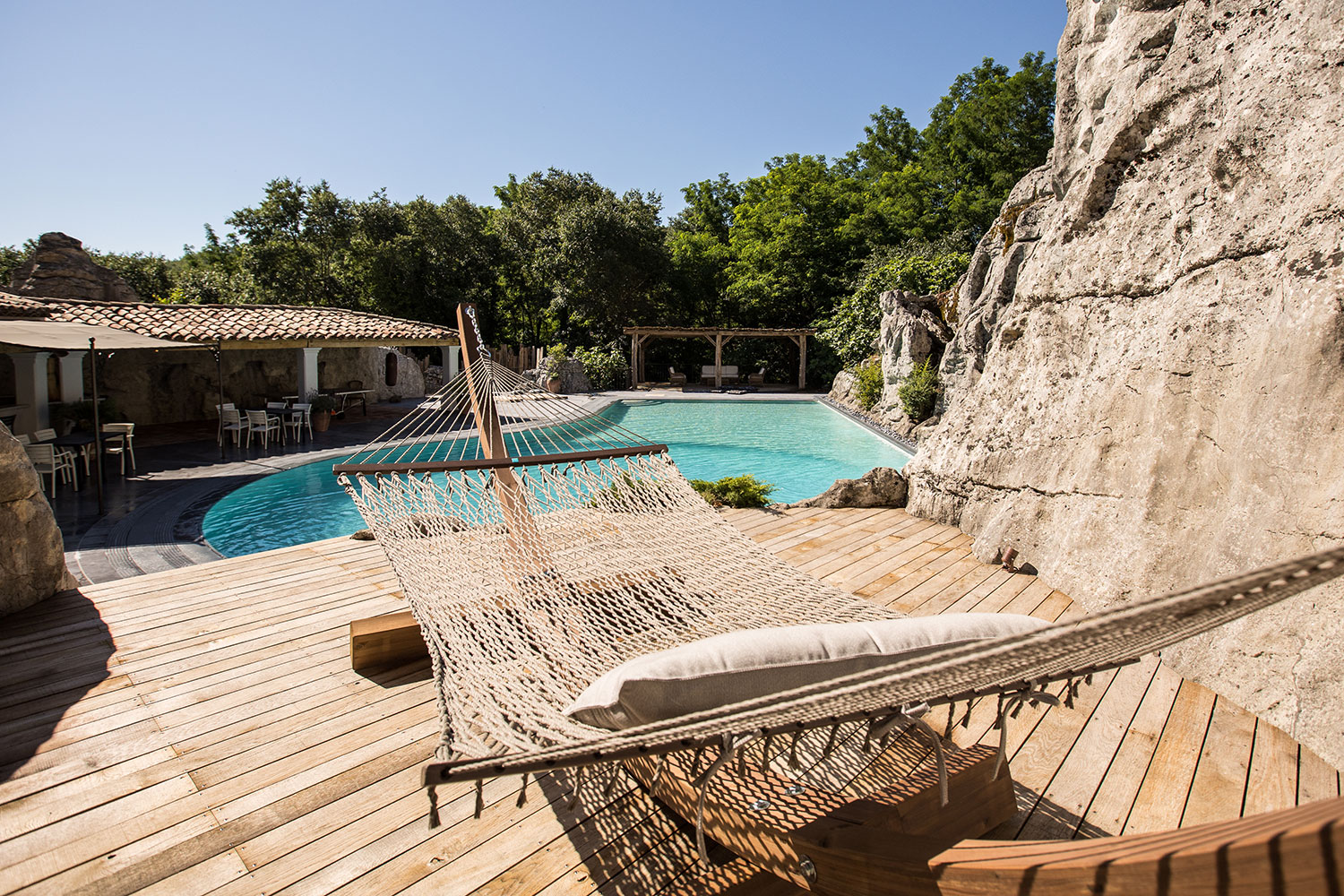 Domaine Le C4 - hamac au bord de la piscine